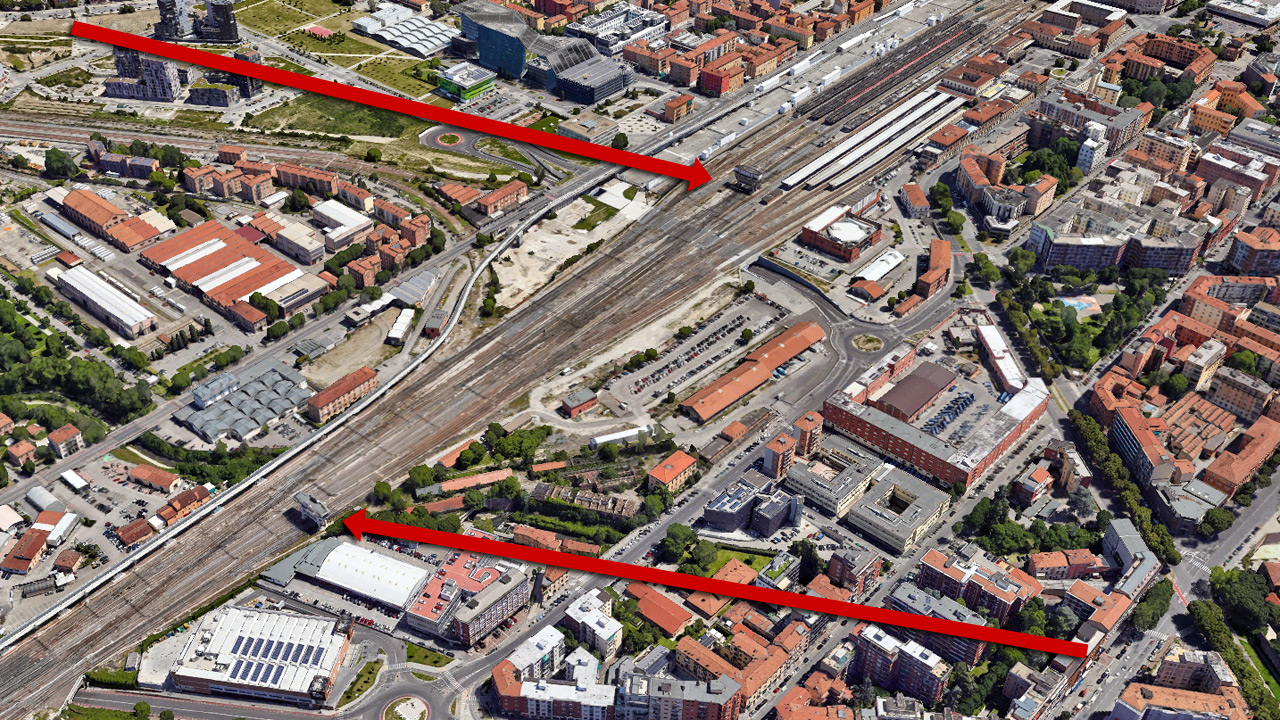 Entlang der nordwestlichen Gleiszufahrt zum Hauptbahnhof von Bologna befinden sich zwei Stellwerke, die sowohl im Zweiten Weltkrieg vorhanden waren als auch heute noch genutzt werden.
