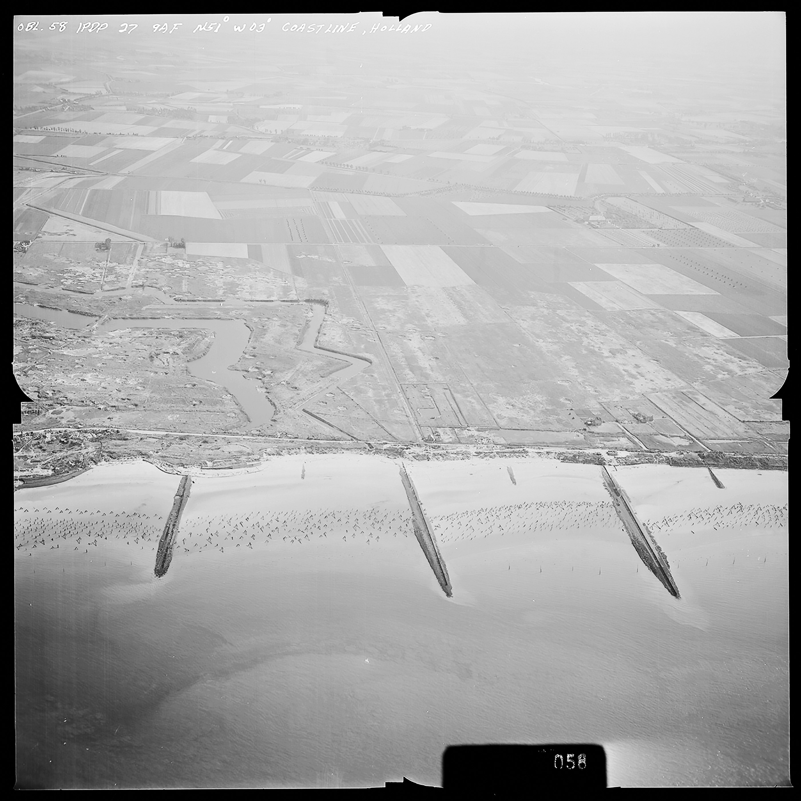 Le Mur de l'Atlantique - Seconde Guerre Mondiale - Pays-Bas Belgique France 1945 - photographies historiques - vues aériennes historiques